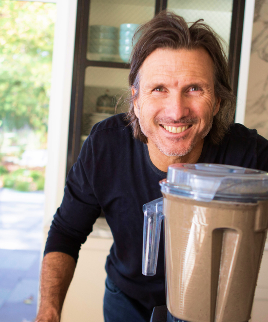 Jon Sabes making a smoothie at home